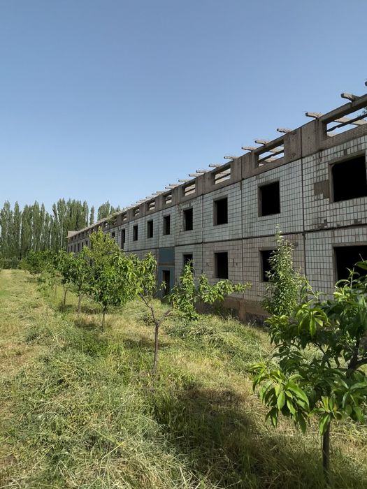 Продается земля со зданиями в Нурабаде (Ахангаран)
