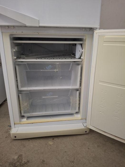 Арзан Холодильник Индезит сатылады.