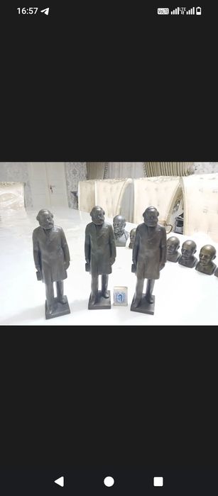 Карил Максим хайкаллари