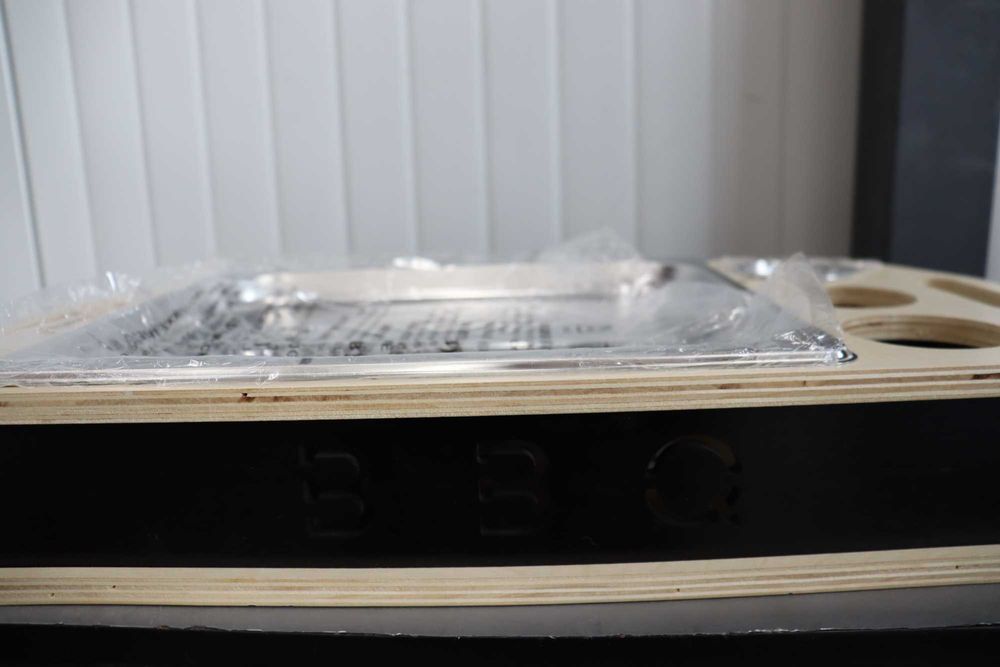 Барбекю маса, поставка, поднос със място за 3 сосиери - 2 бр. липсват