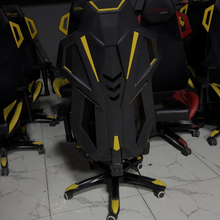 Gaming kreslo 10 ta sotiladi