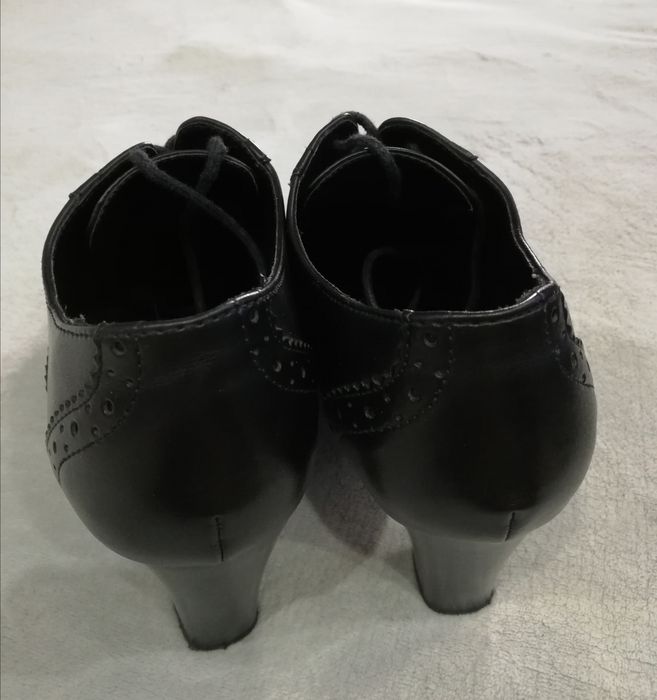 Продам полуботинки женские