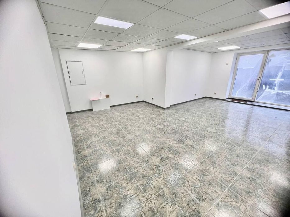 Дава се под наем Магазин в Бургас, Център - 46 кв.м за 561 € - Снимка #1