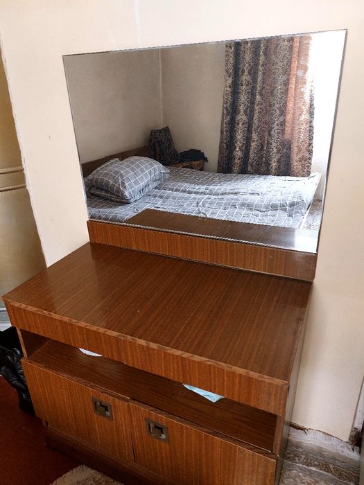 Большое трюмо лакированное, натуральное дерево