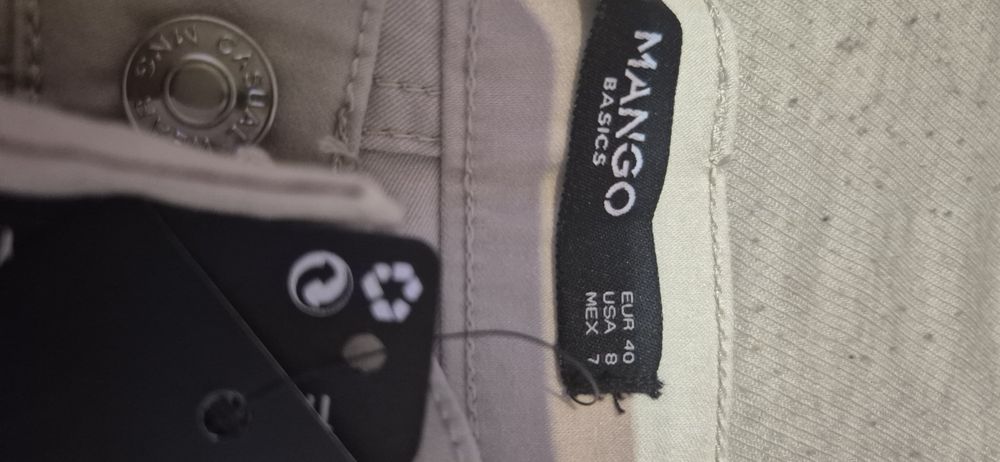 Vand pantaloni de dama firma mango.