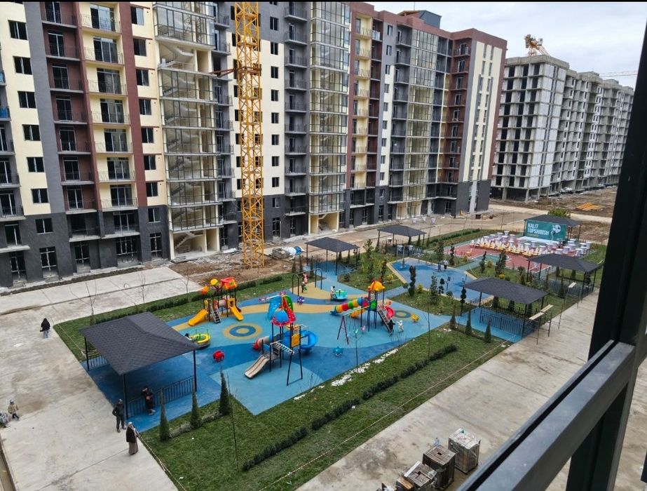 Yangi Qoyliq TJM da 50 kv kvartira sotiladi.