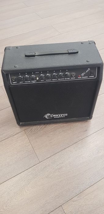 Комбоусилитель для электрогитары