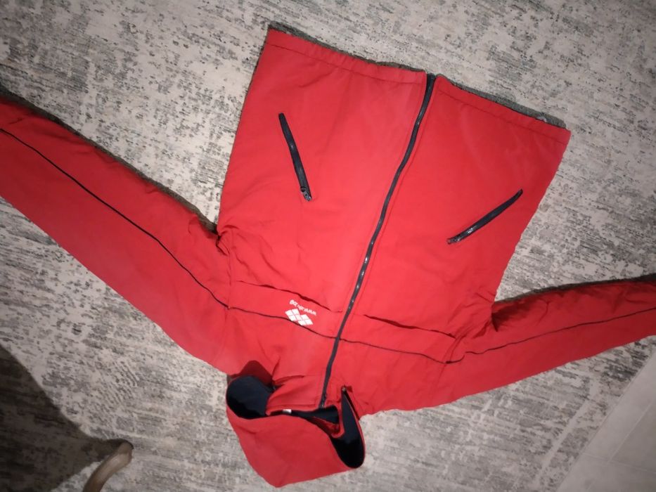 Червено спортно яке от Германия