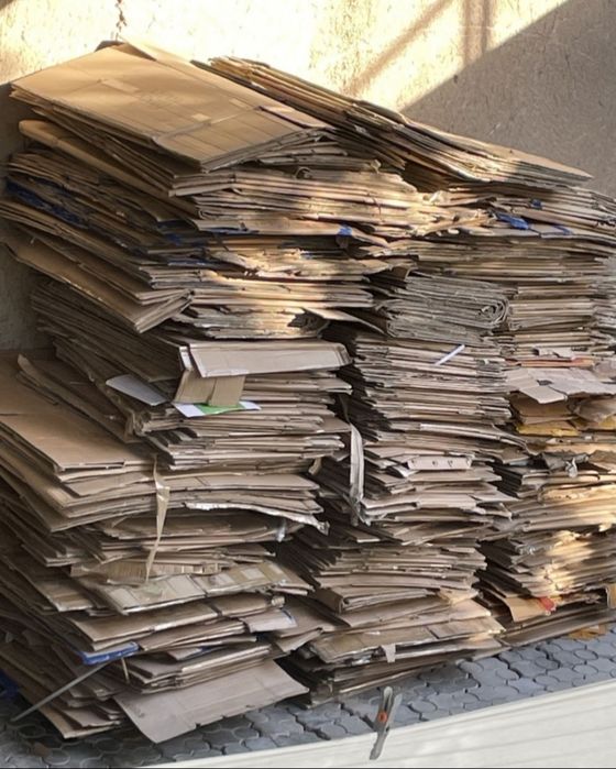 Makalatura Karton maklatura makulatura karobka Plastik Salafan