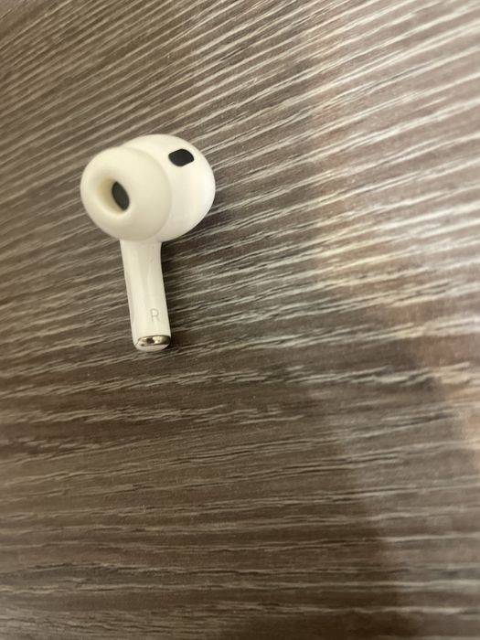 Продам Airpods pro без левого наушника