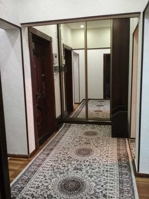 Сдается в аренду 3-х комн. В центре Яккасарай .Бывший магазин Океан.