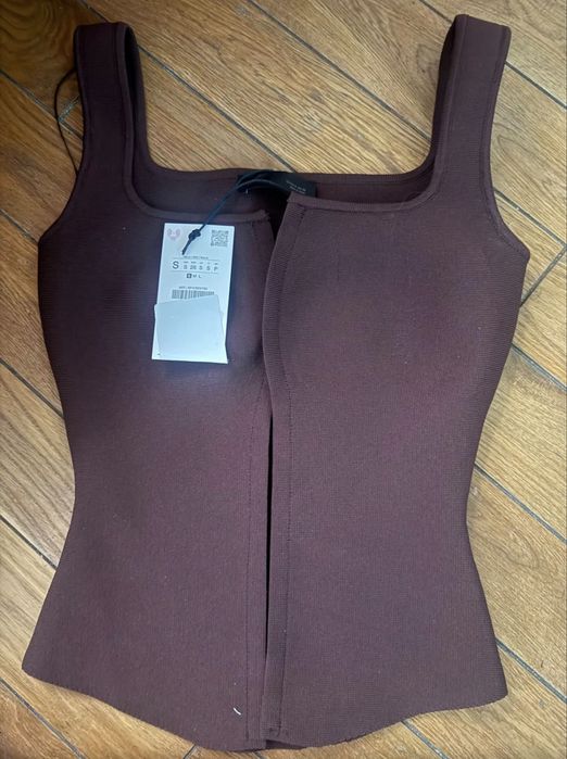 Топ Zara , тип корсет , нов е с етикета