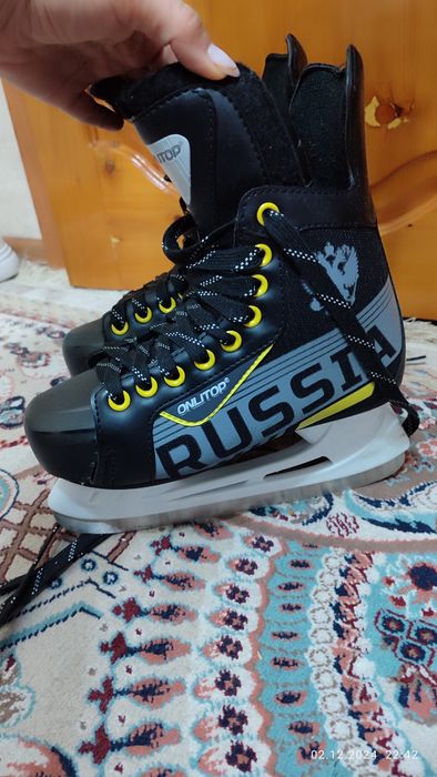 Хоккейные коньки