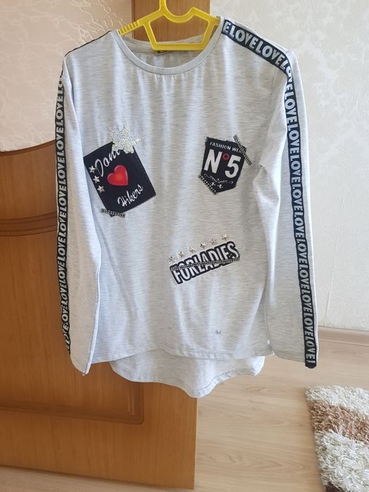 Продам четыре кофты на девочку