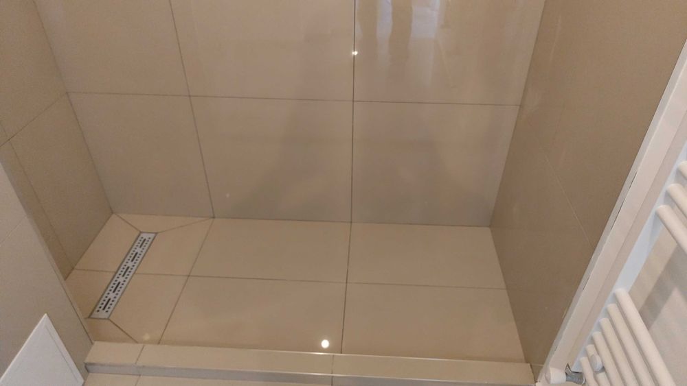 Amenajări interioare , renovări, ,gresie , faianță,parchet, lavabilă