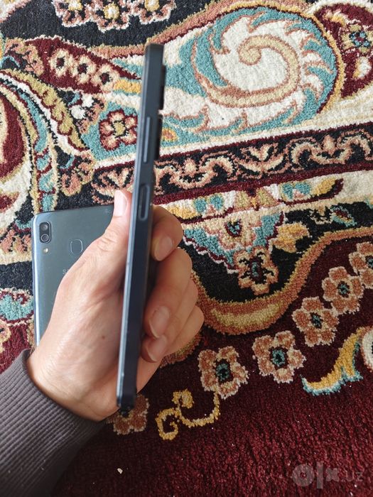 Samsung va infinix hot 30i telefonlari sotiladi