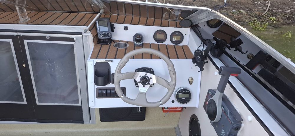 Vand Barca bayliner capry sau schimb cu skijet sau auto!