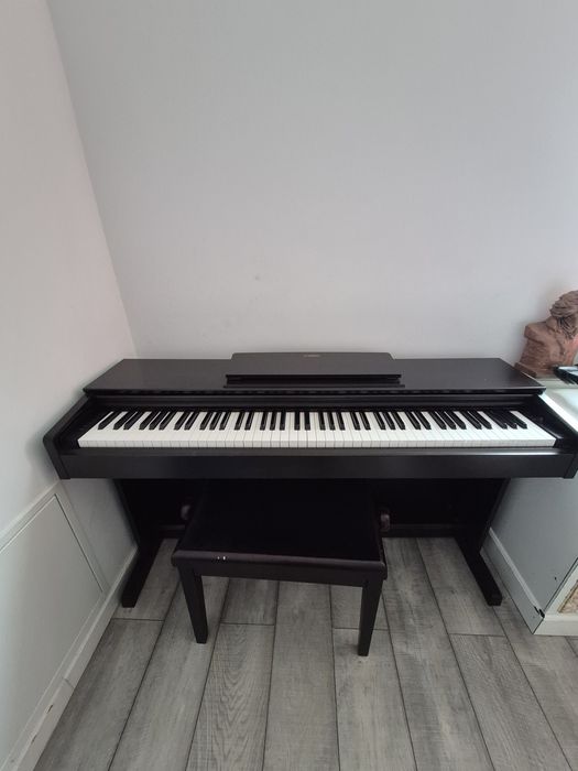 Pianina de vânzare Arius Yamaha