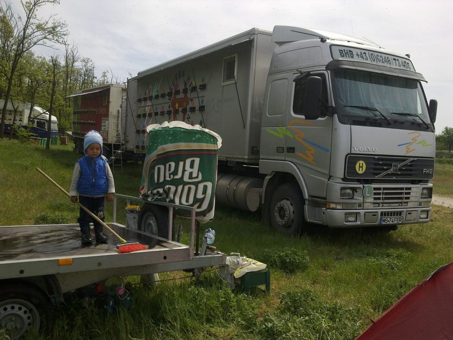 Vând platformă stupi...