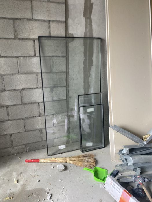 Әйнек Терезе мен есік