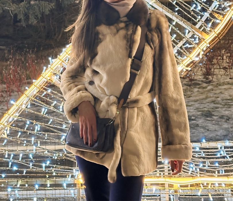 Продам шуба за 15тыс. Воротник норка.