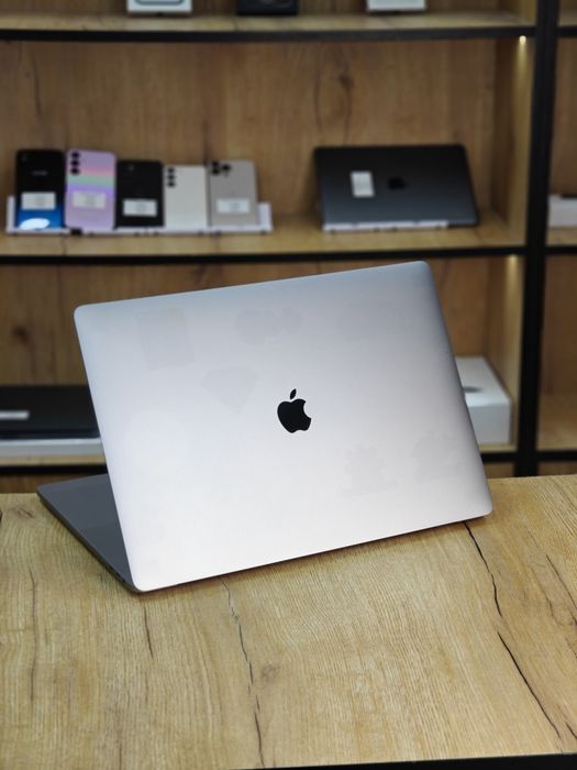 Apple MacBook Pro 16 ОЗУ 32гб Intel Core i7 

Инстаграмм: Laptops.asta