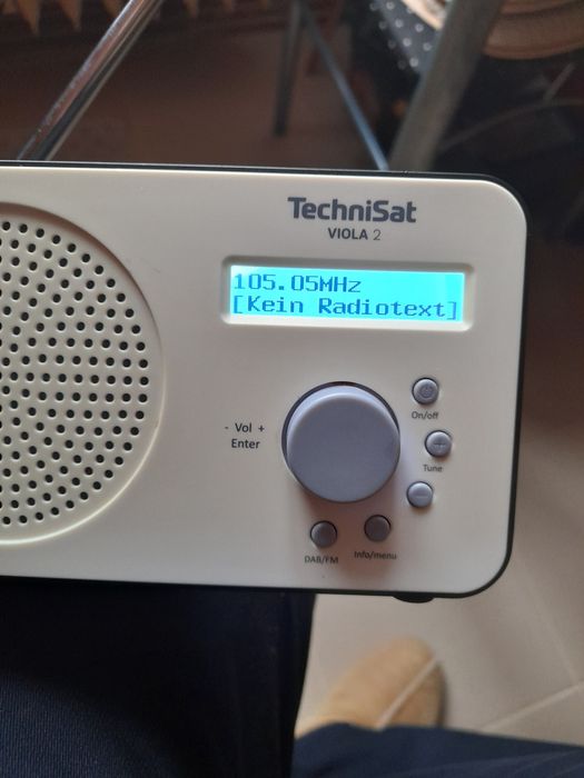 Vind radio portabil și la curent Technisat viola2