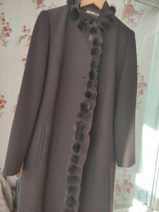 Продам пальто для женщины