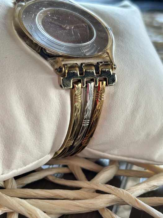 Ceas dama ultraslim colectie Swatch Tri-Gold SFK240A