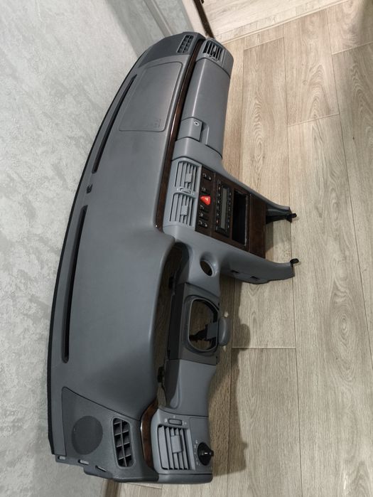 Панель Мерседес 210