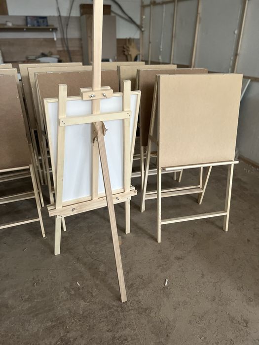 Продам мольберт деревянный трехножка