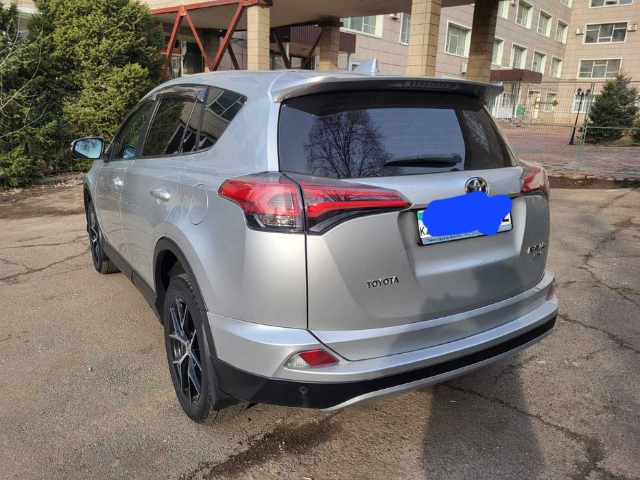 Автомобиль  Toyota RAV4