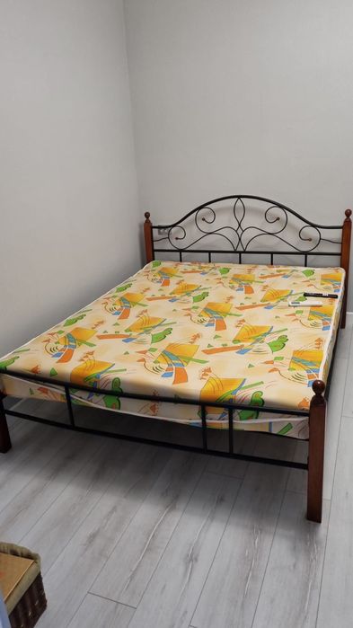 Продаю большую кровать