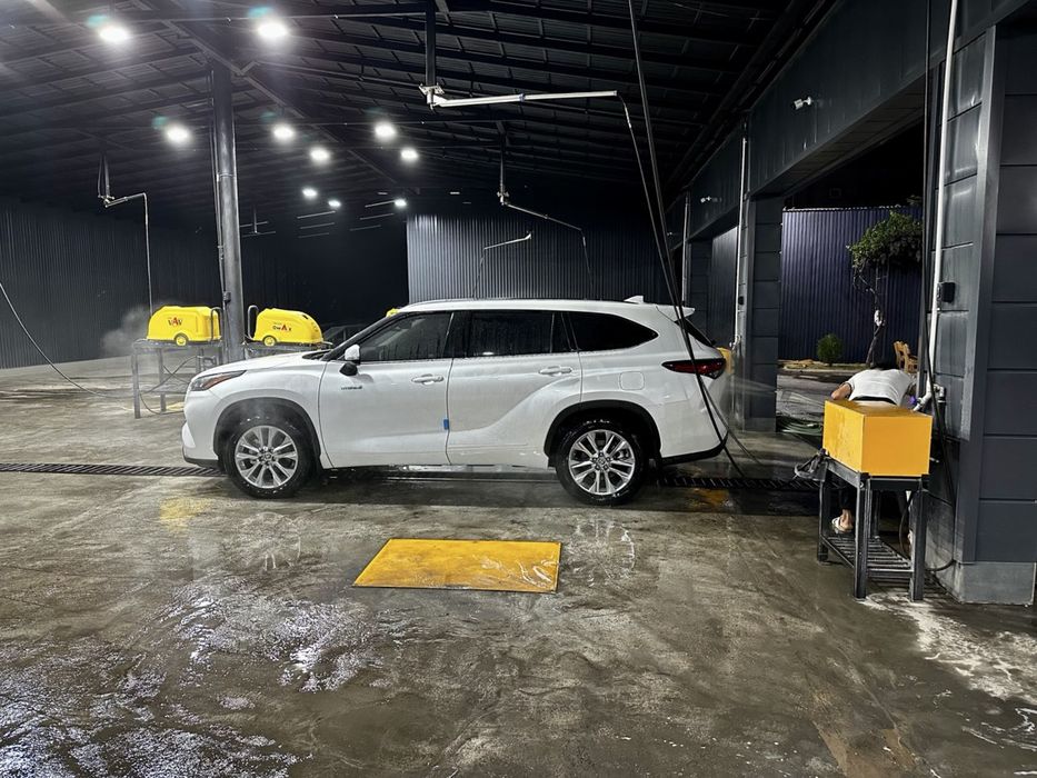 Prodaetsia Toyota Hilander !!!