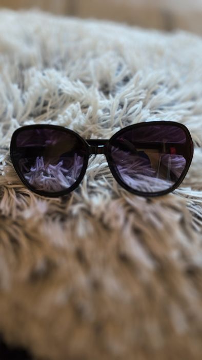 Продавам слънчеви очила