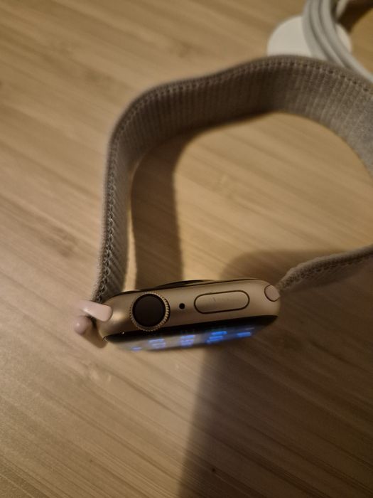 Apple Watch Series 4, carcasă aluminiu Rose Gold, 40mm, GPS + Wifi