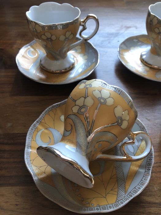 Продавам изящен комплект от японски порцелан