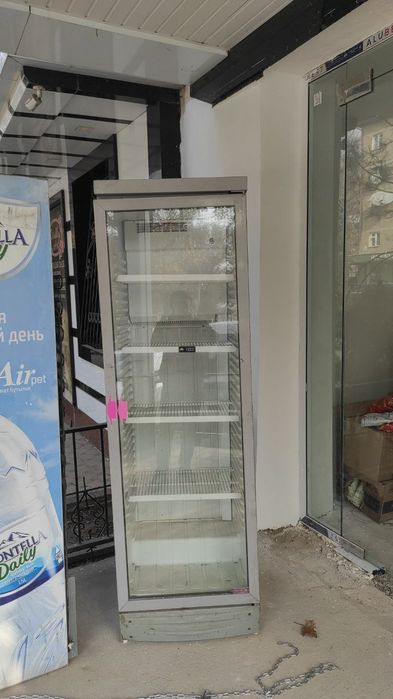 Витринный холодильник сотилади