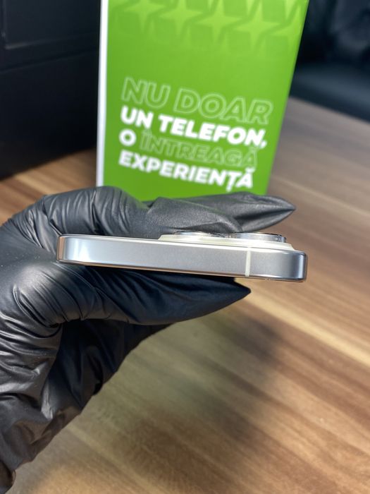 iPhone 16 Pro • 256 GB • Natural Titanium