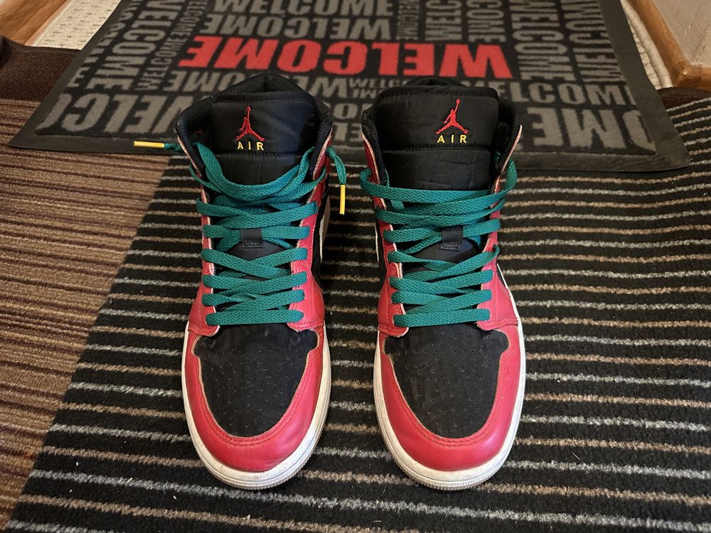 Jordan 1 Mid Christmas Edition Fetesti Gara OLX.ro