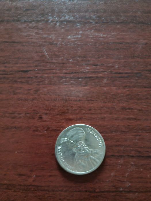 Vând moneda 100 LEI