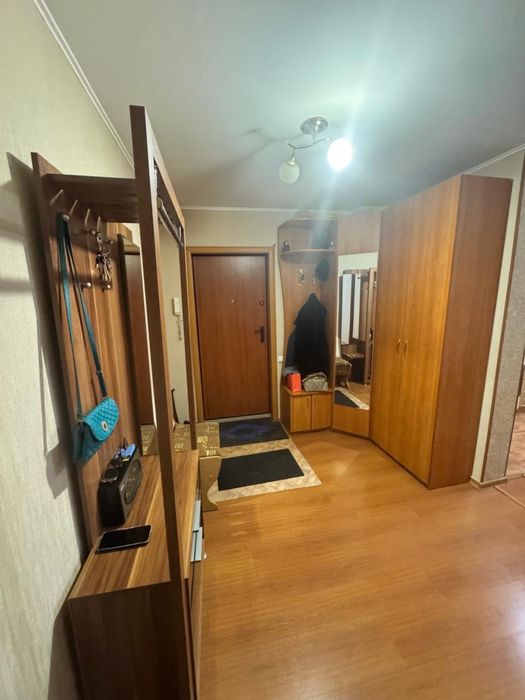 Продам 2 ком квартиру 8мкр дом 2