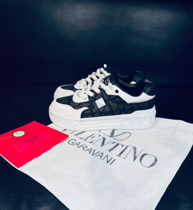 Valentino Garavani Premium