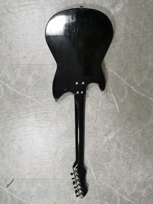 Продам электро гитару