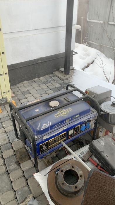 Бензиновый генератор новый