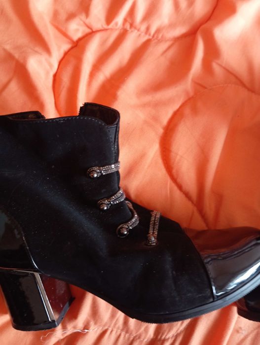 Продавам дамски боти