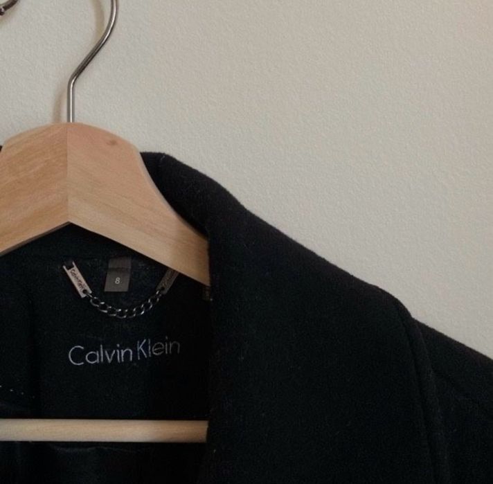 Продаю пальто Calvin Klein