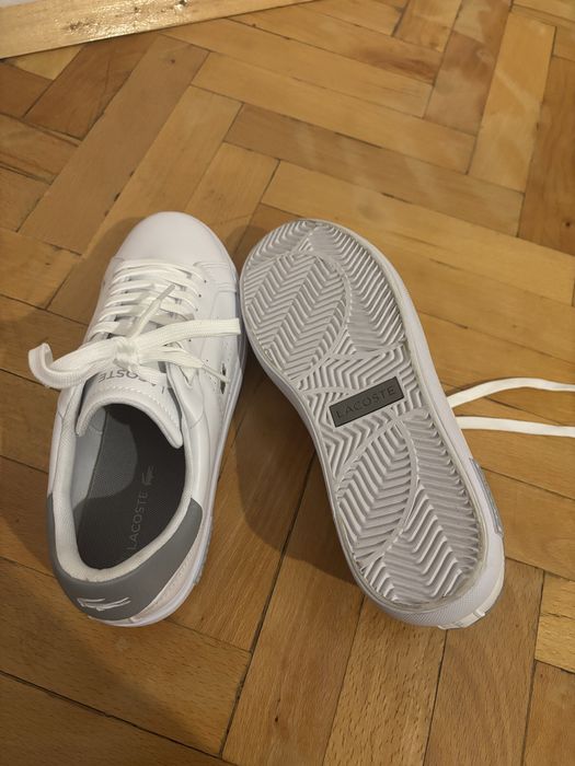 маратонки Lacoste