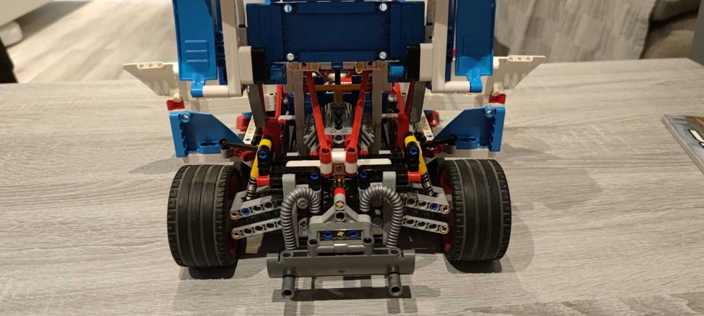 LEGO  42077 Technic  Masina de raliuri 2 in 1 SUPEROFERTA