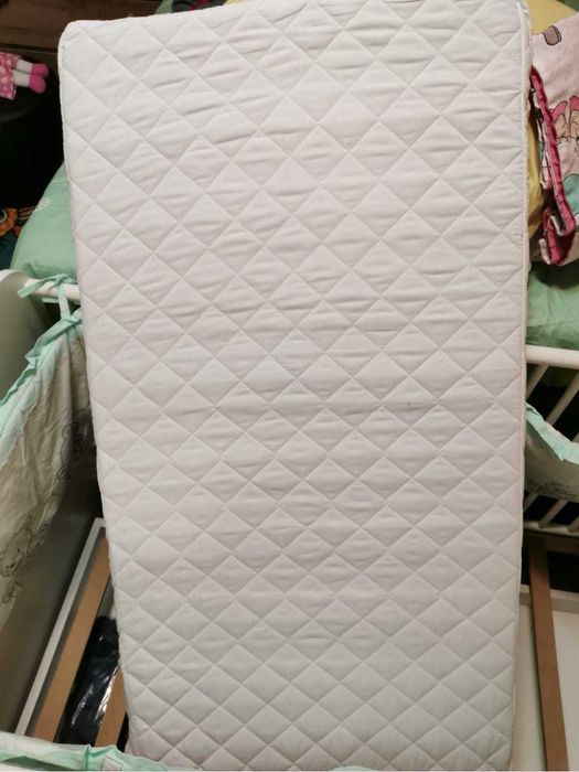 Pătuț lemn cu sertar ,saltea și accesorii